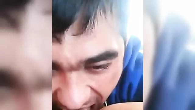 Ozbek erkak ozining qaynoq qiz dostining jinsiy azosini yaladi